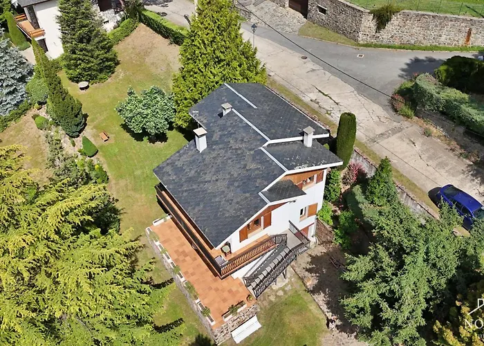 Casa En Planoles بيت للعطل